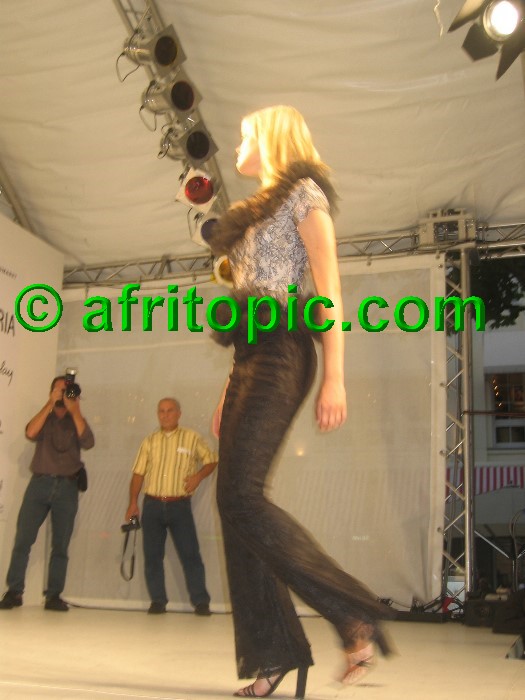 ../Images/Krefeld-Strssenmodenschau-2005 682.jpg